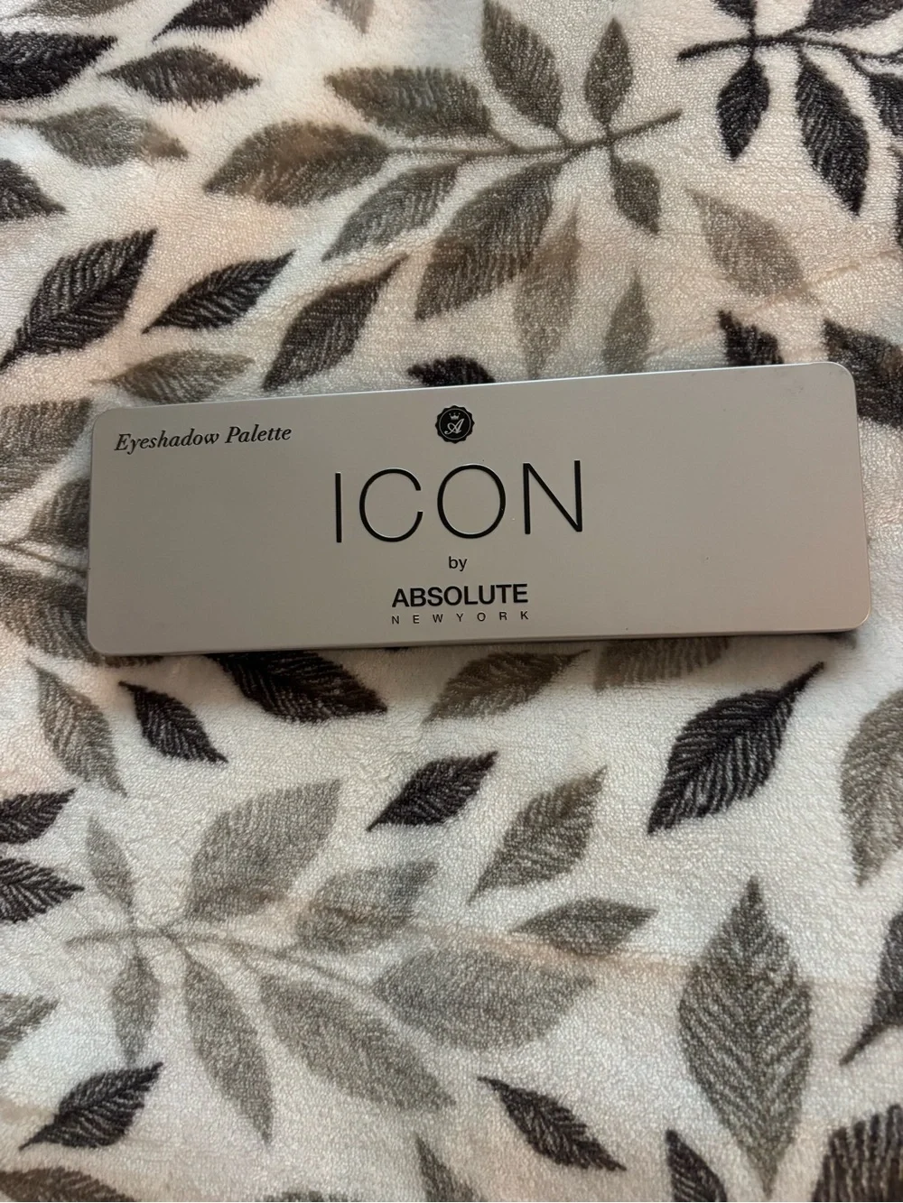Icon by Absolute New York Eyeshadow Palette Net Wt. 0.47 oz / 13.2 g